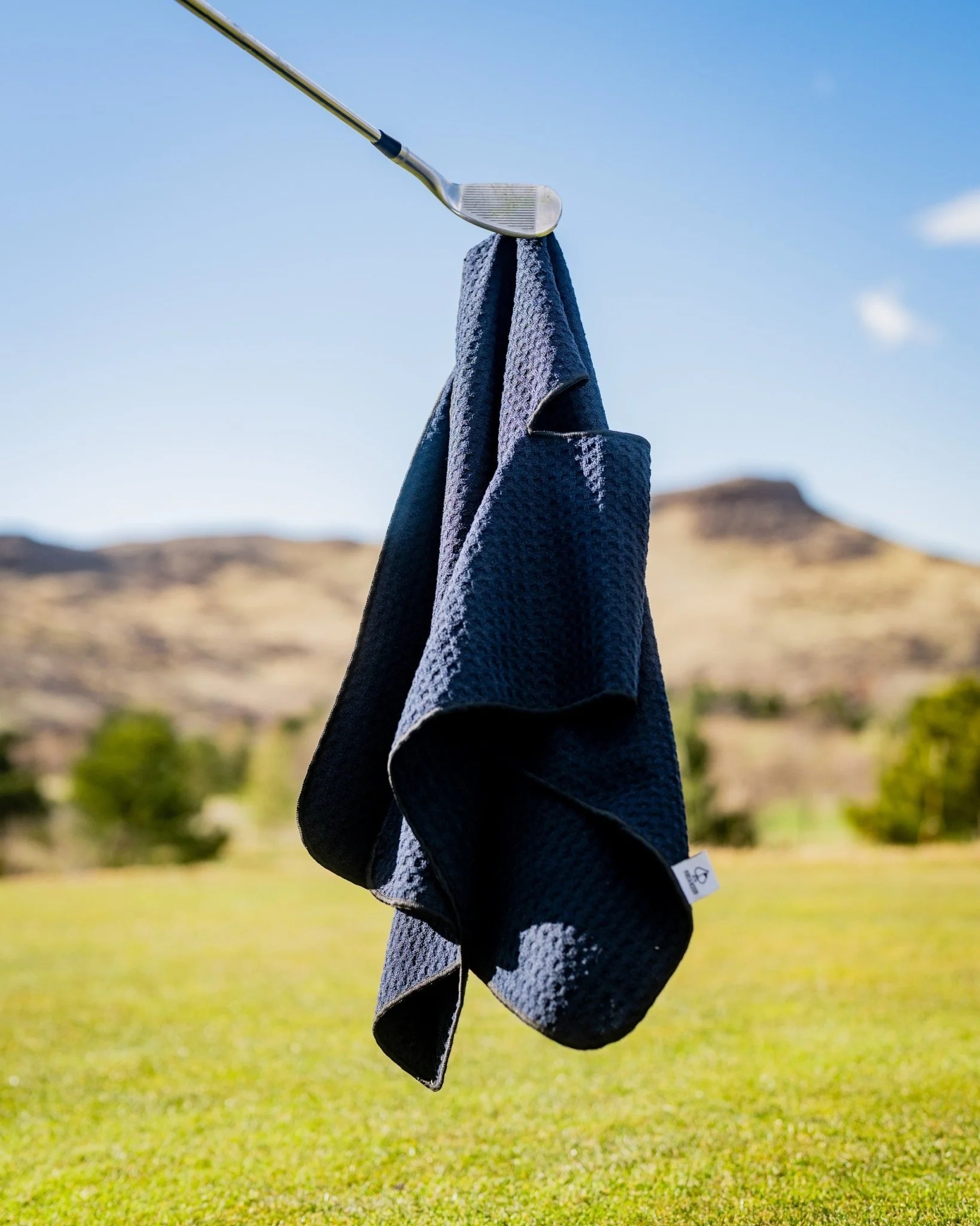 Pins and Aces Magnetic Towel - Black - Image 3